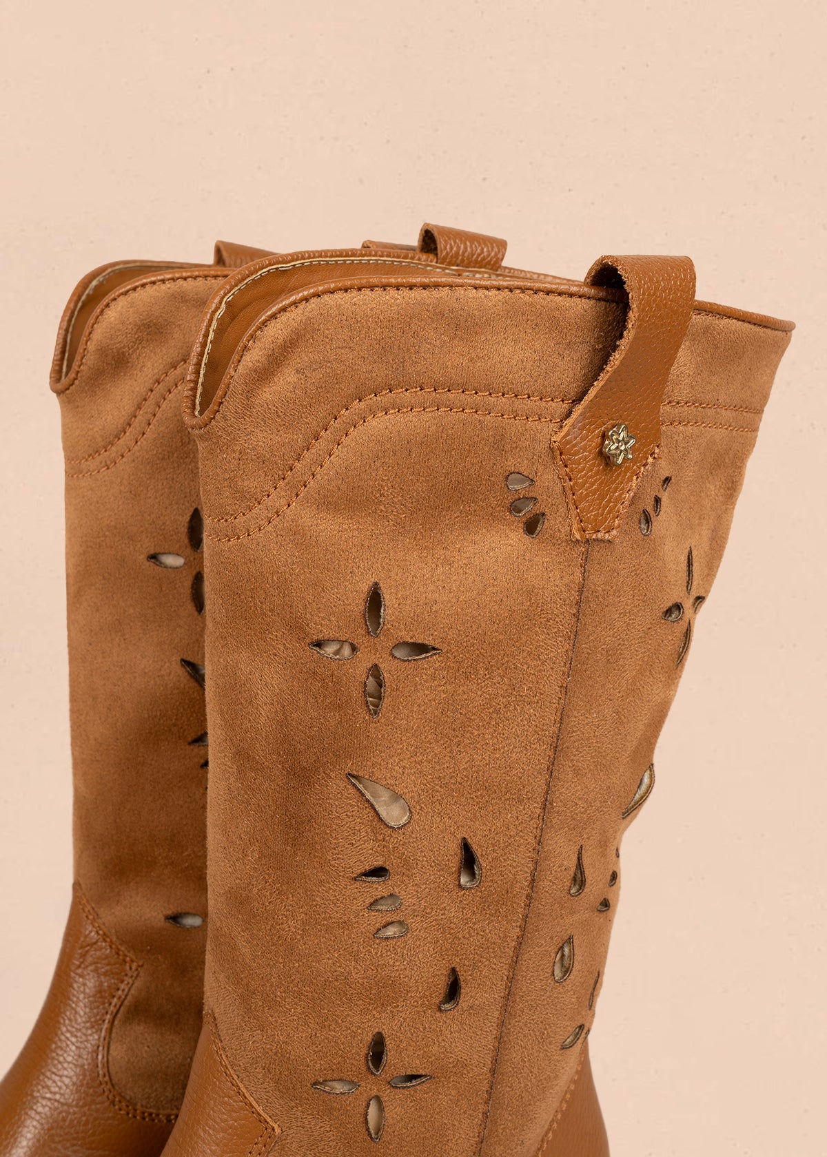 Botas texanas en cuero color miel caña en textil y perforaciones 106166