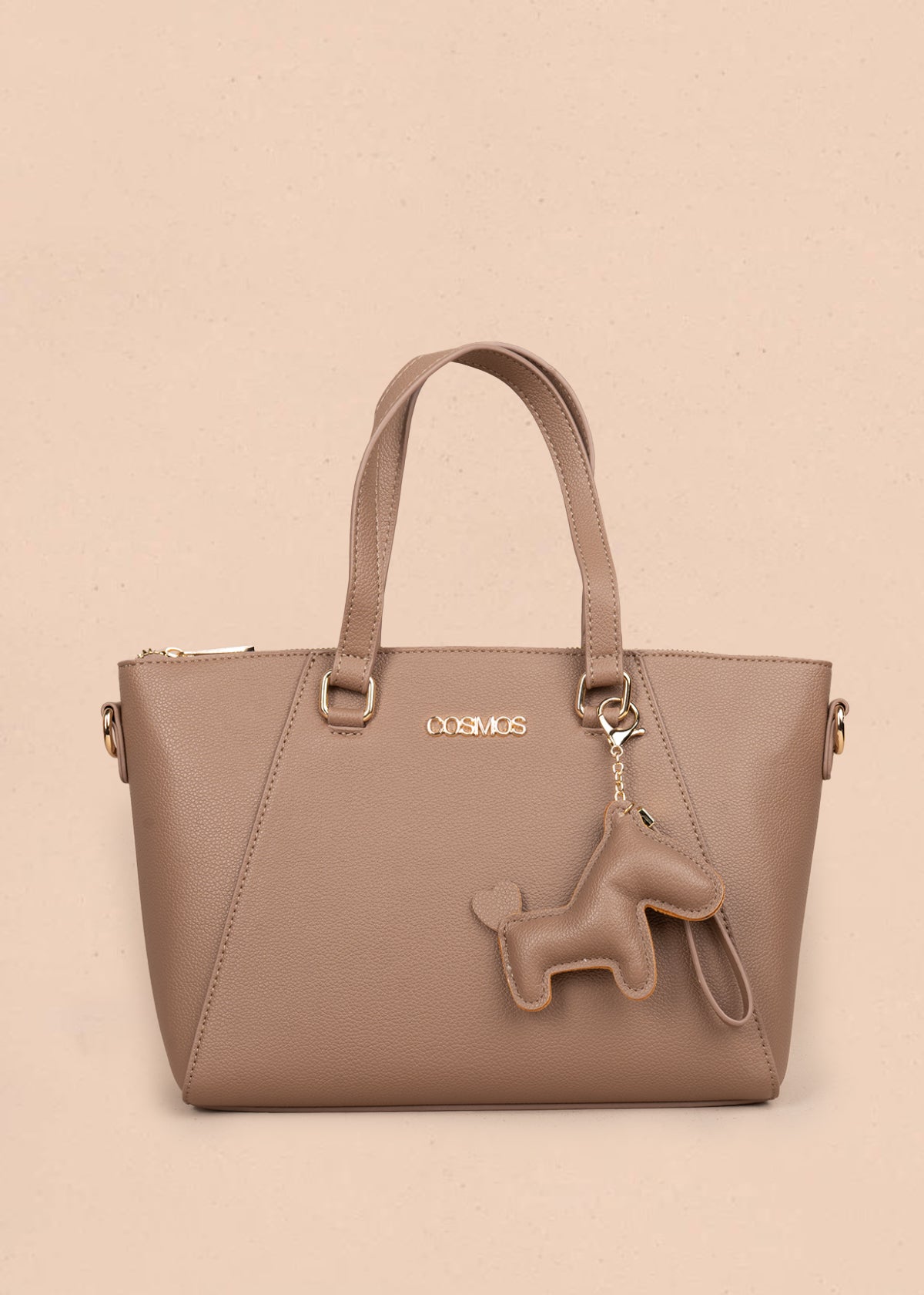 Bolso tipo cartera color moca con herrajes dorados 106178