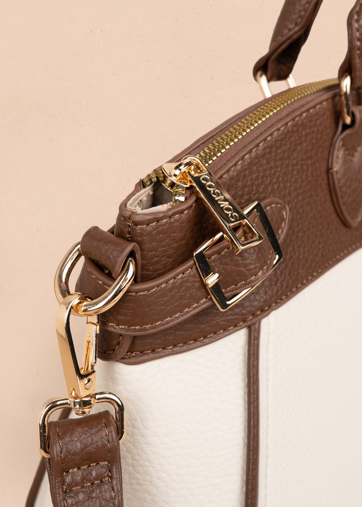 Bolso tipo cartera color beige 106181