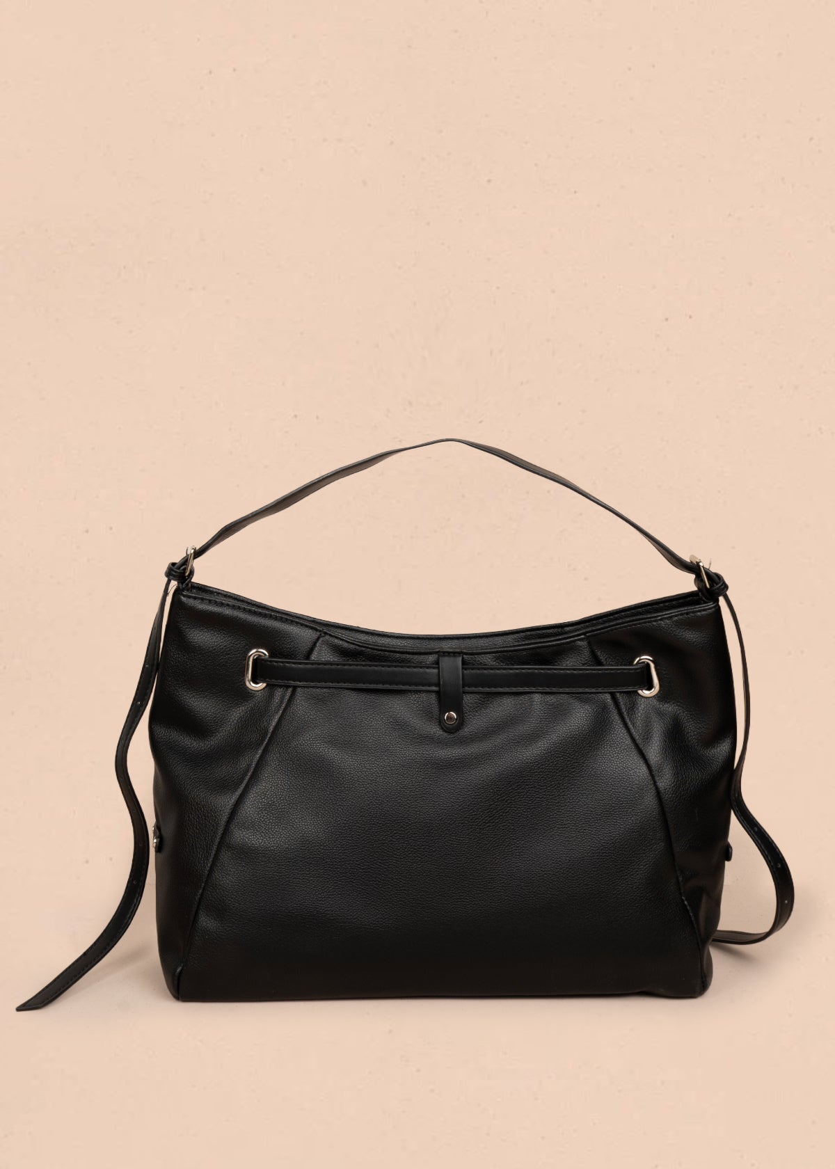 Bolso tipo shopping color negro con correa frontal 106182