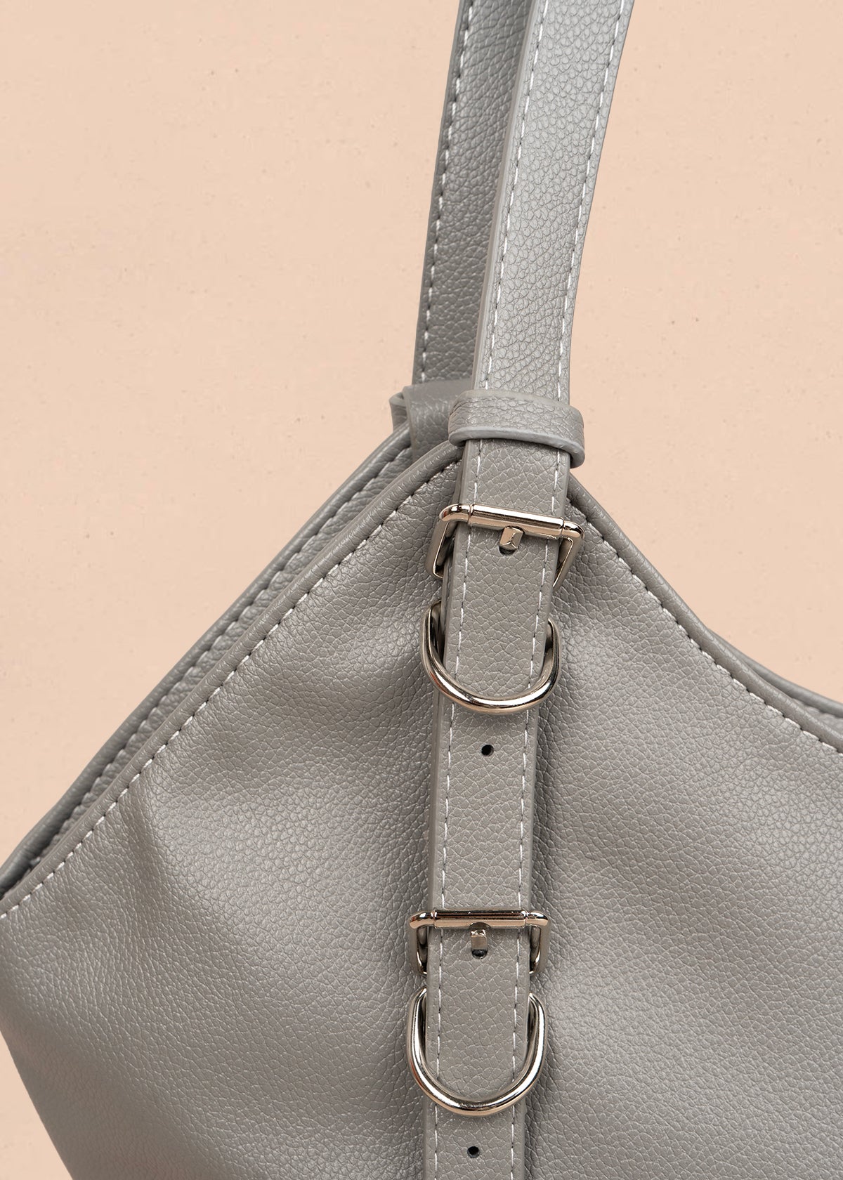 Bolso tipo shopping color gris texturizado 106183