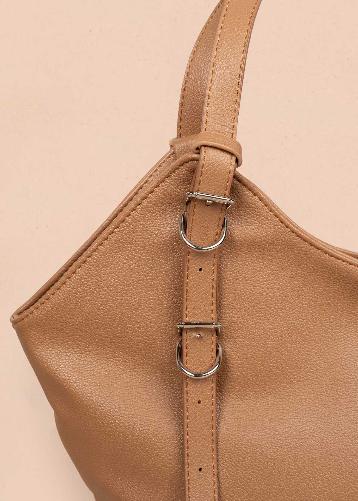 Bolso tipo shopping color miel texturizado 106183