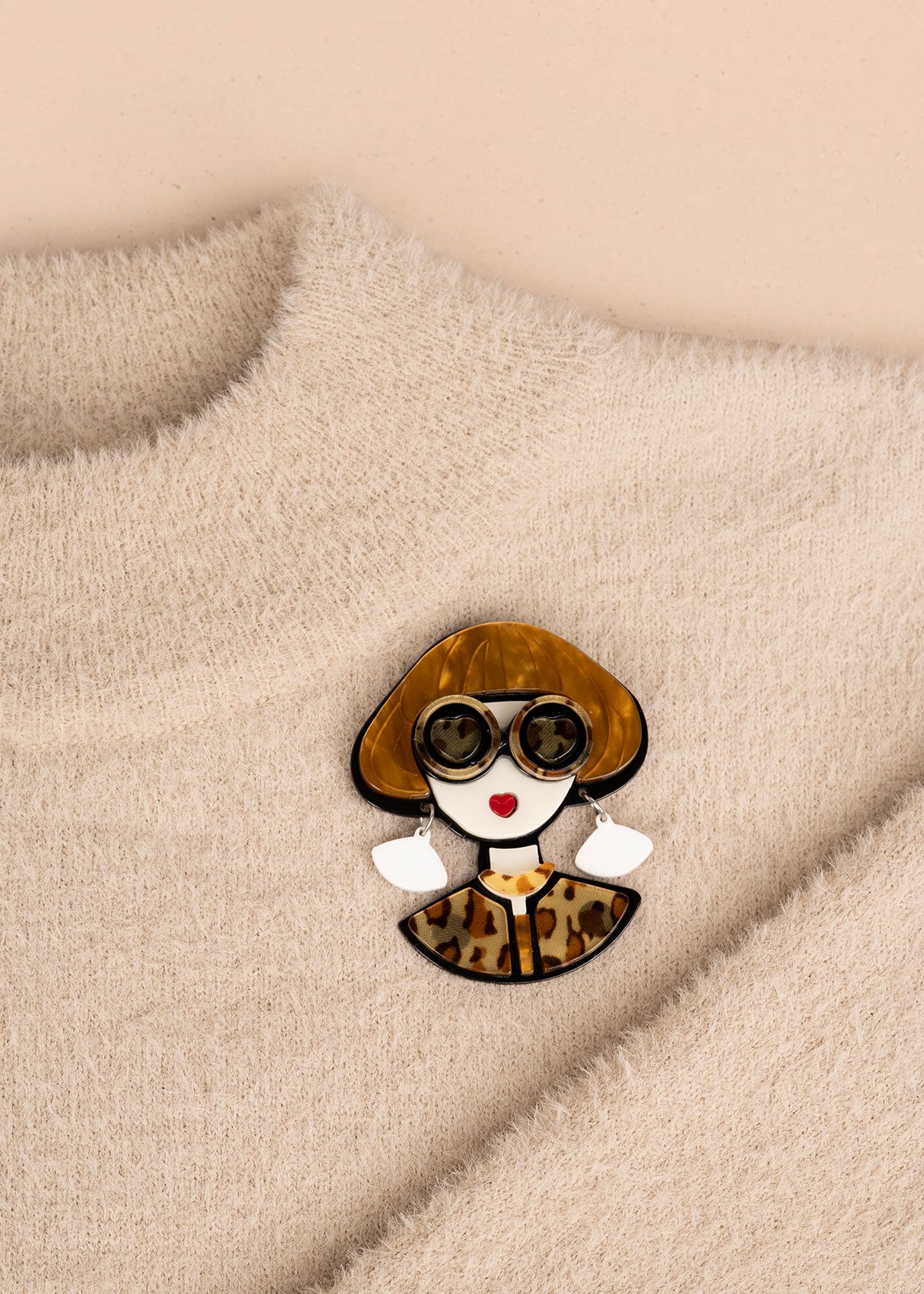 Prendedor de mujer color dorado 106196