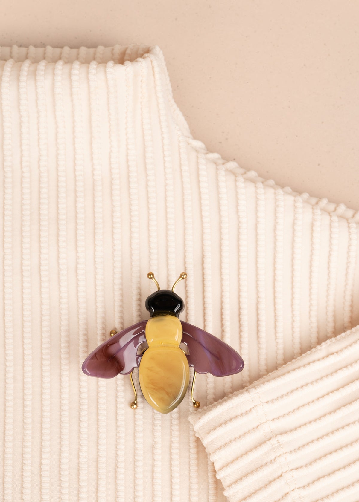 Prendedor de abeja 106202