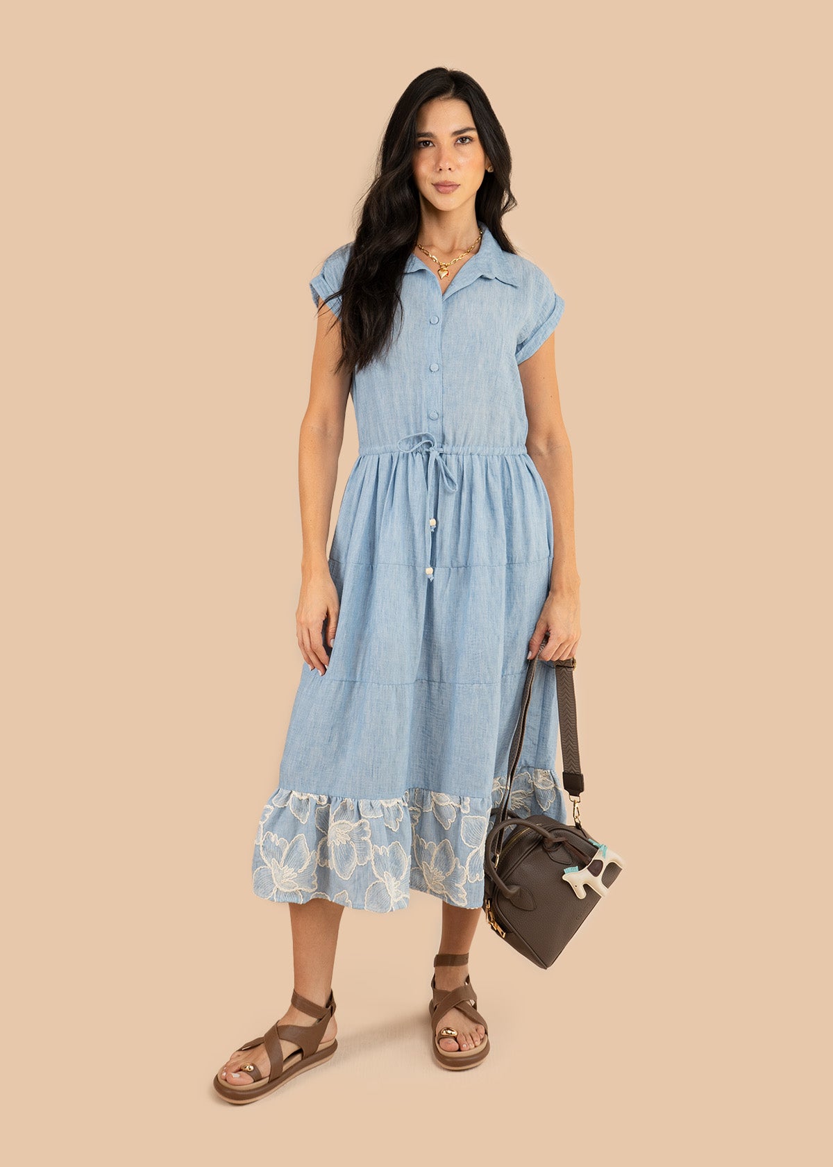 Vestido tipo midi color azul con bordado de flores 106222
