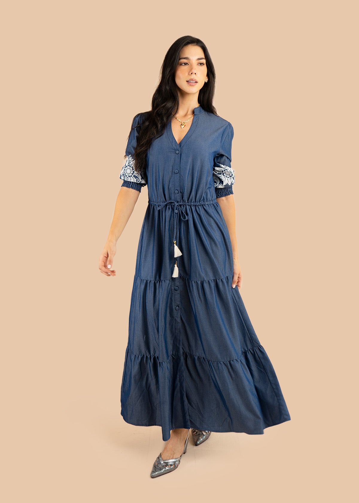 Vestido tipo maxi color azul en chambray con bordado en mangas 106223