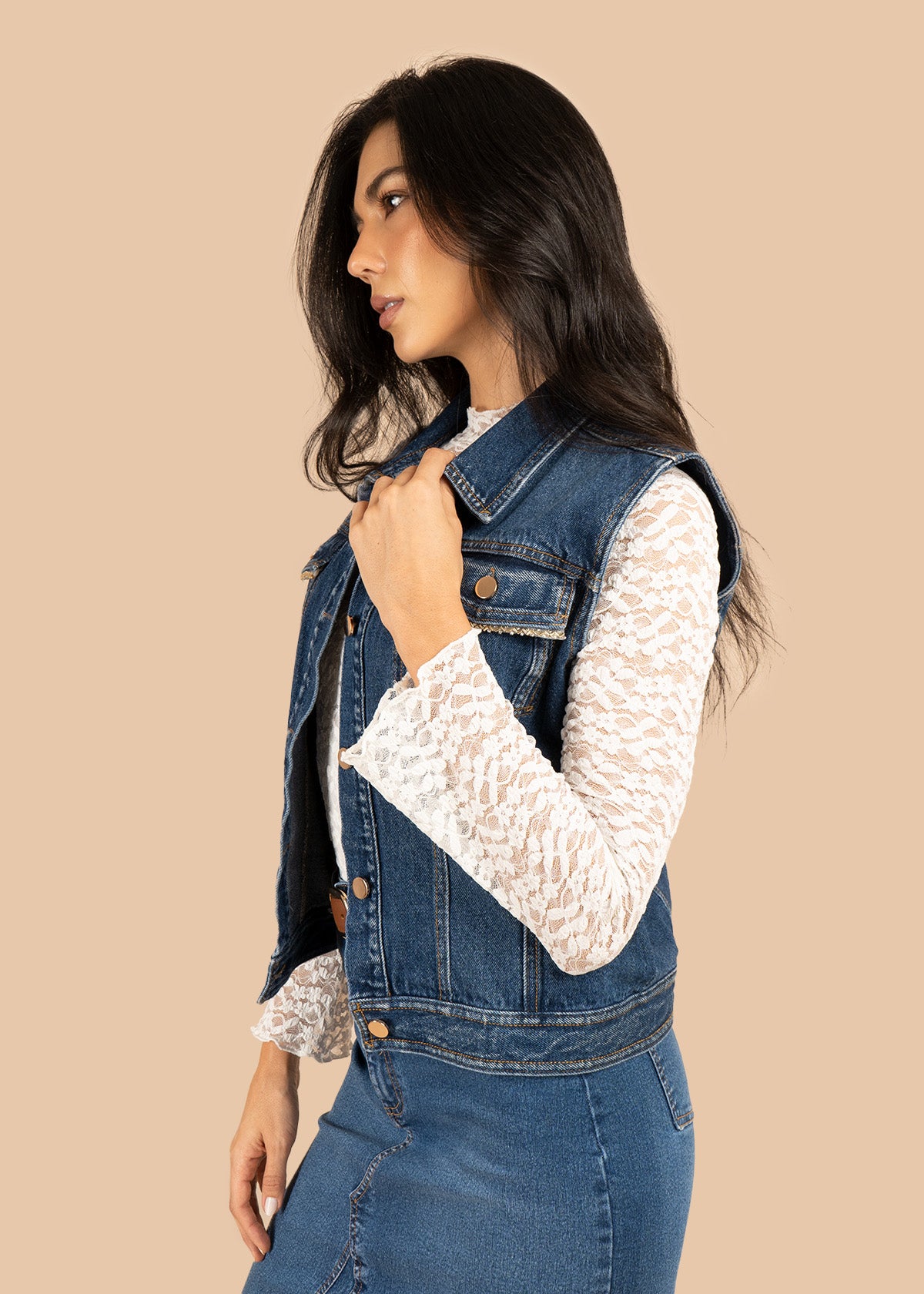 Chaleco color azul en denim indigo y bolsillos decorativos 106228