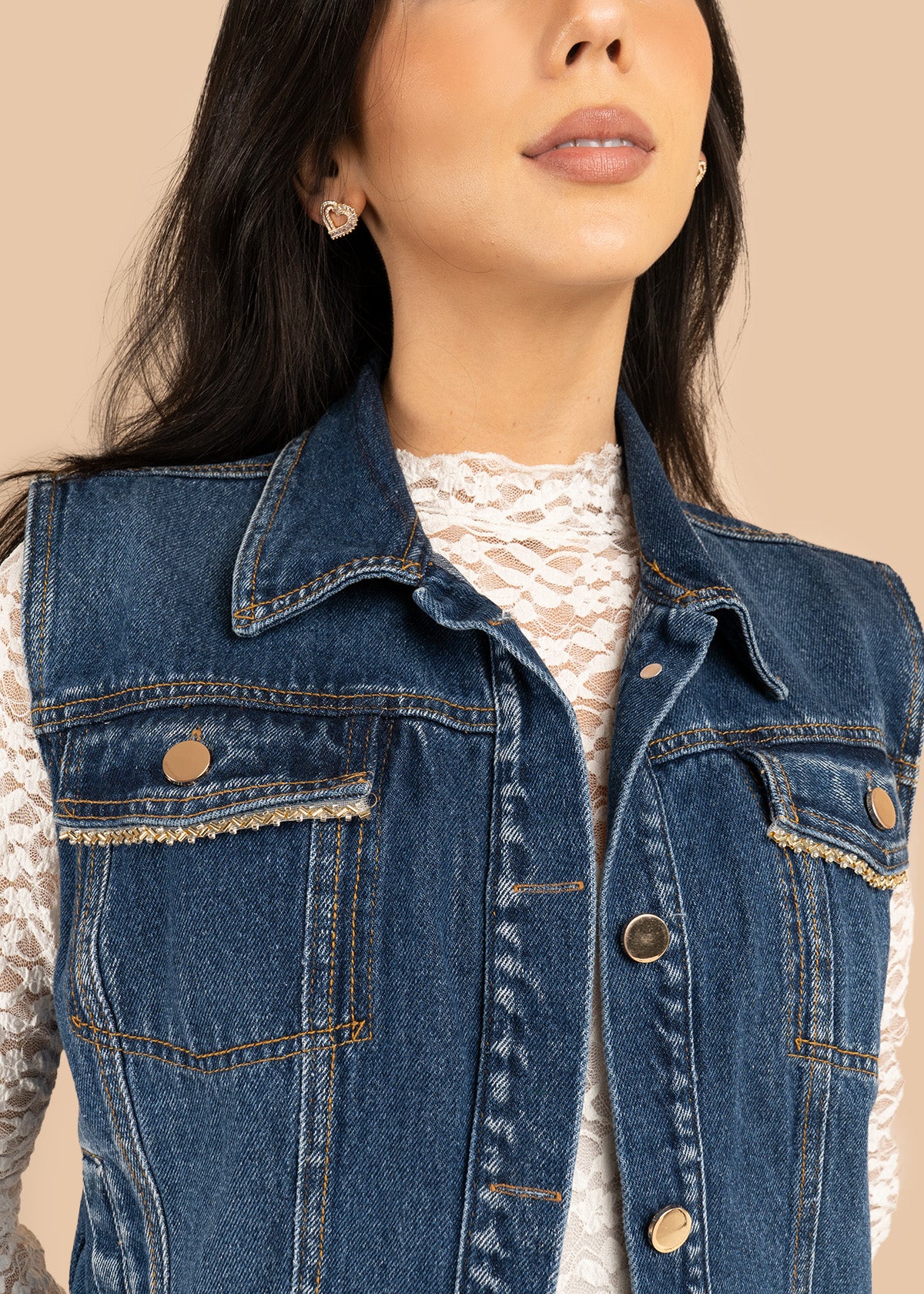 Chaleco color azul en denim indigo y bolsillos decorativos 106228