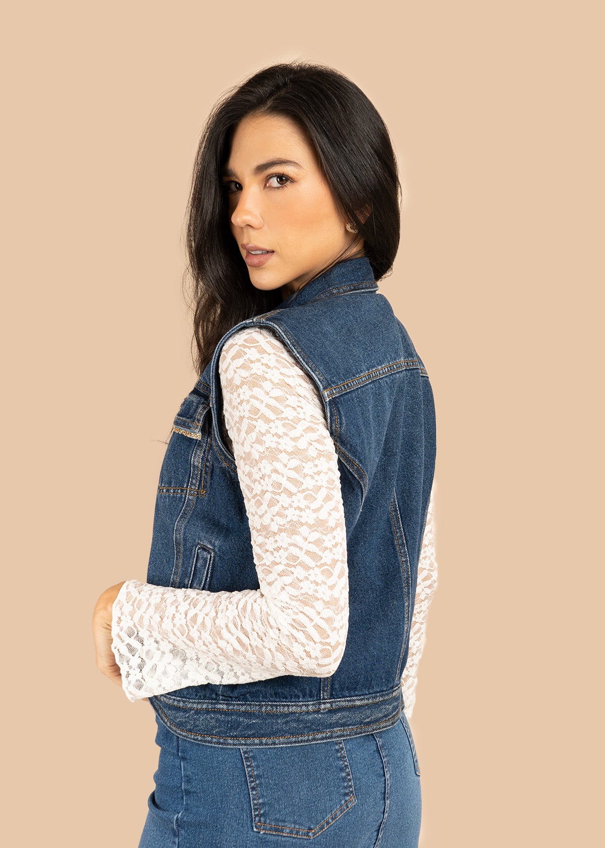 Chaleco color azul en denim indigo y bolsillos decorativos 106228