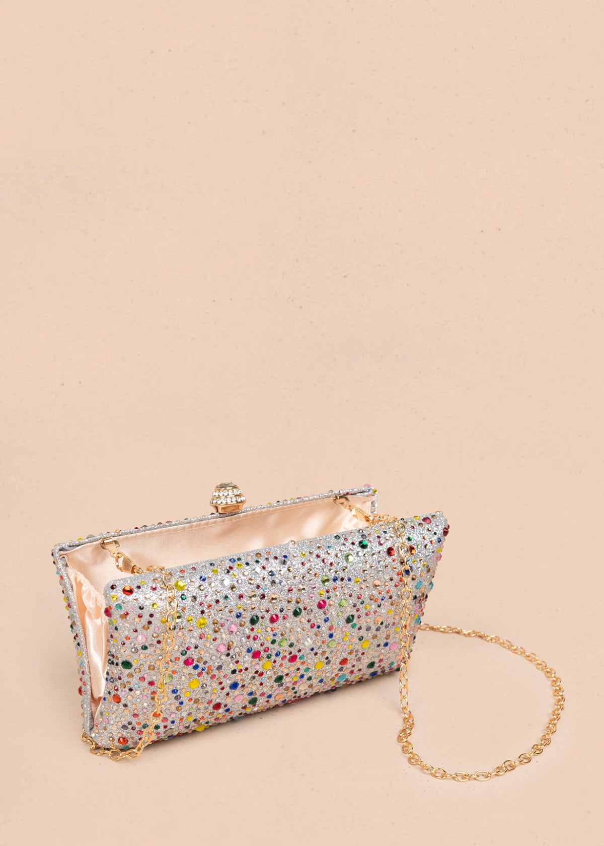 Bolso tipo bandolera color multicolor con acabado brillante y cadena 106243