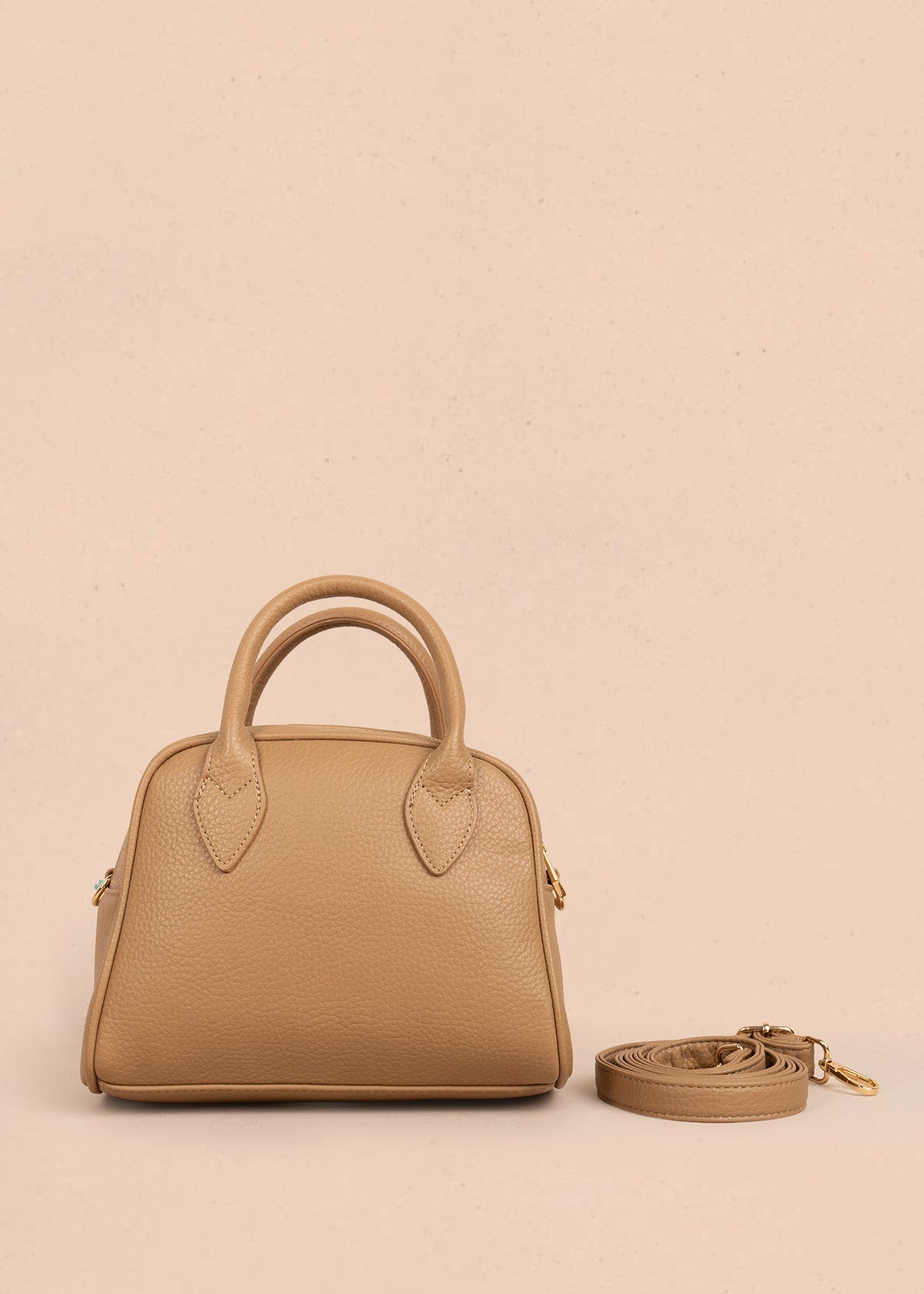 Bolso manos libres color caqui con llavero 106285