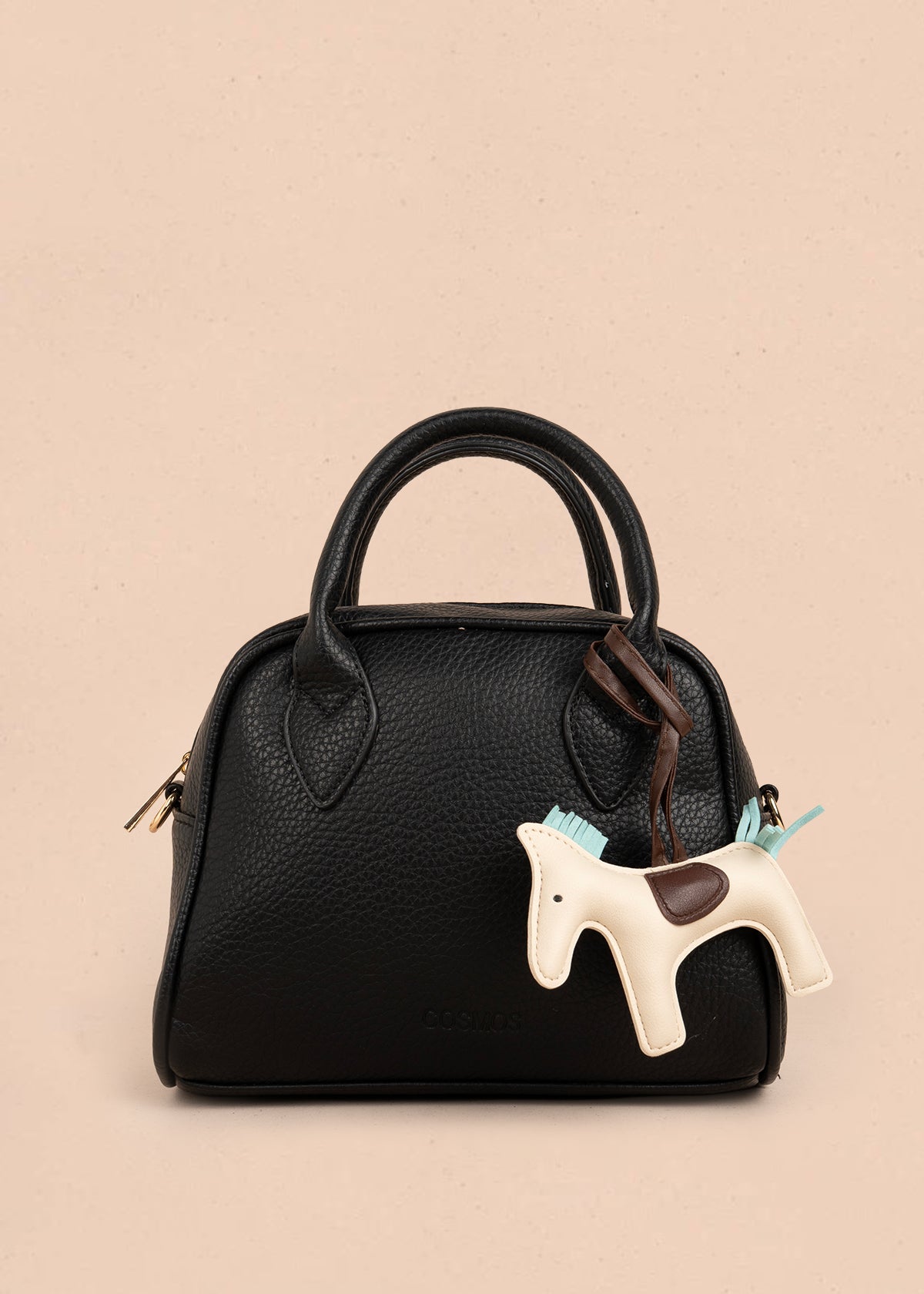 Bolso manos libres color negro con llavero 106285