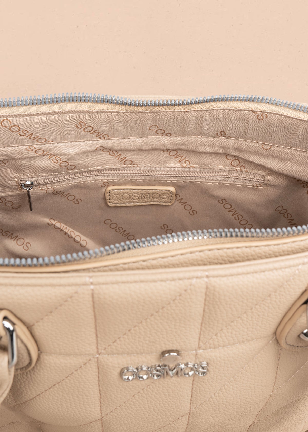 Bolso tipo shopping color beige textura acolchada 106287
