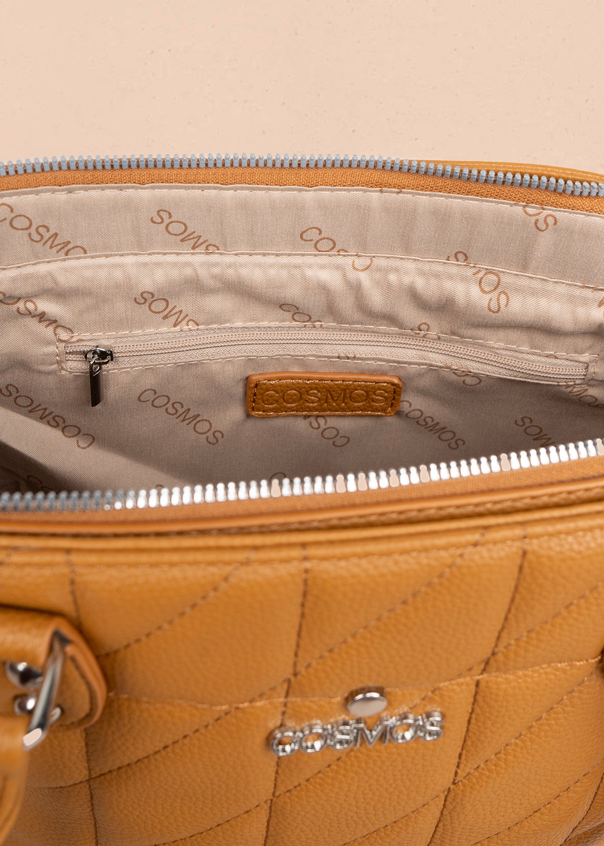 Bolso tipo shopping color miel textura acolchada 106287
