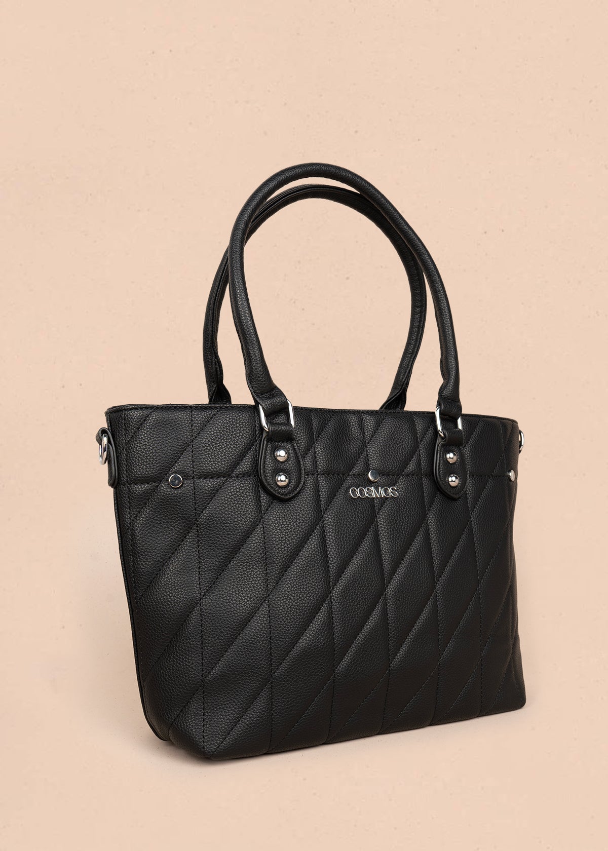 Bolso tipo shopping color negro textura acolchada 106287