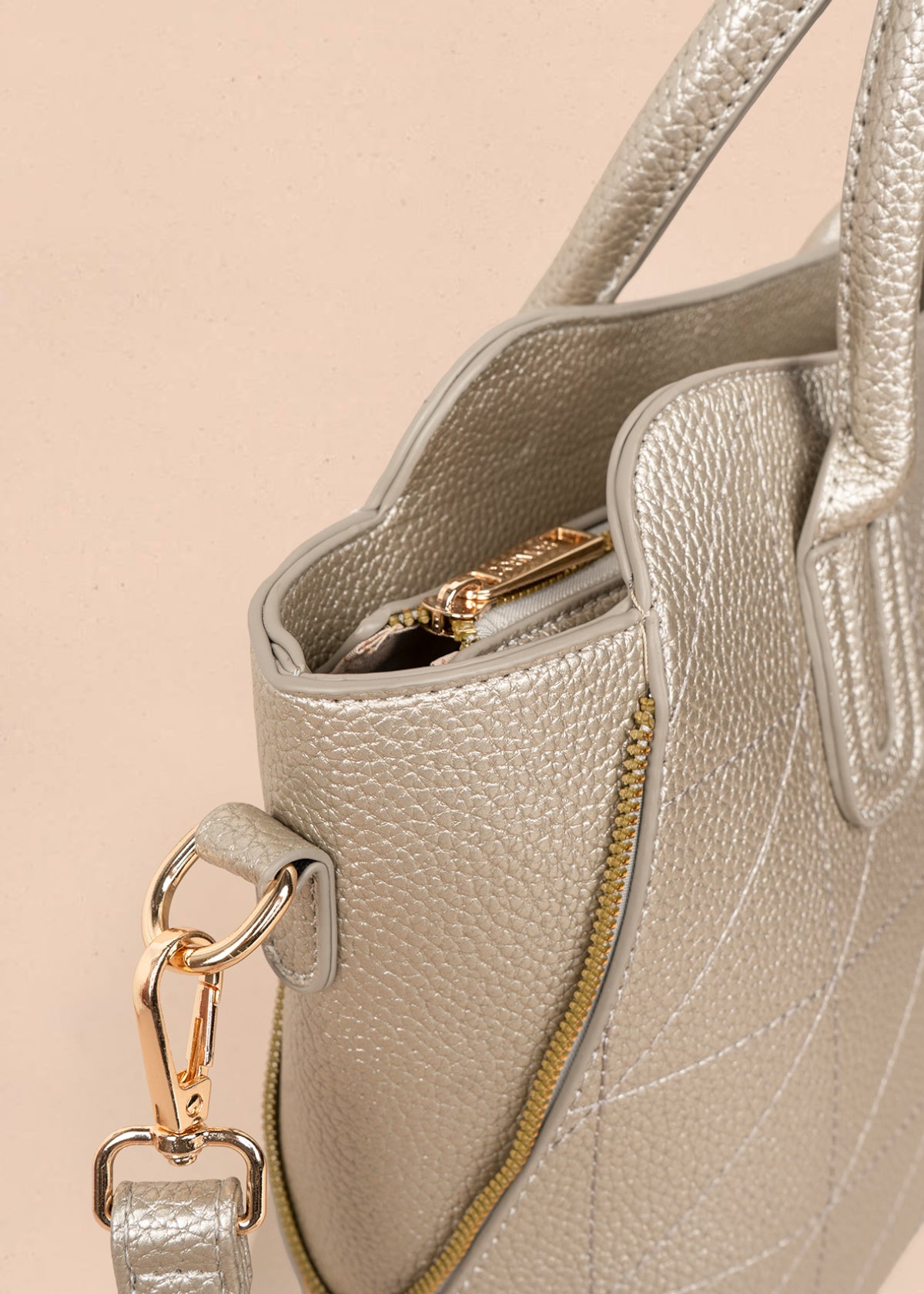 Bolso tipo shopping color champaña con monedero 106288