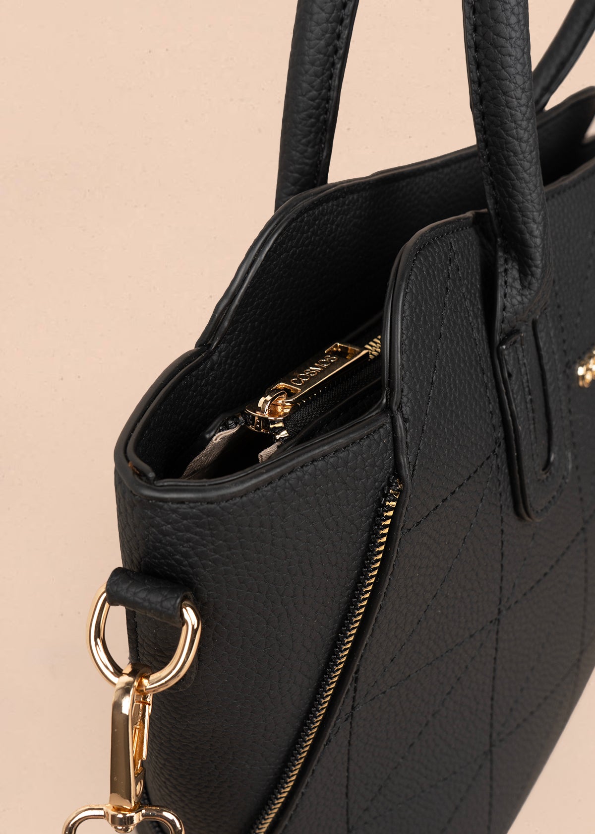 Bolso tipo shopping color negro con monedero 106288