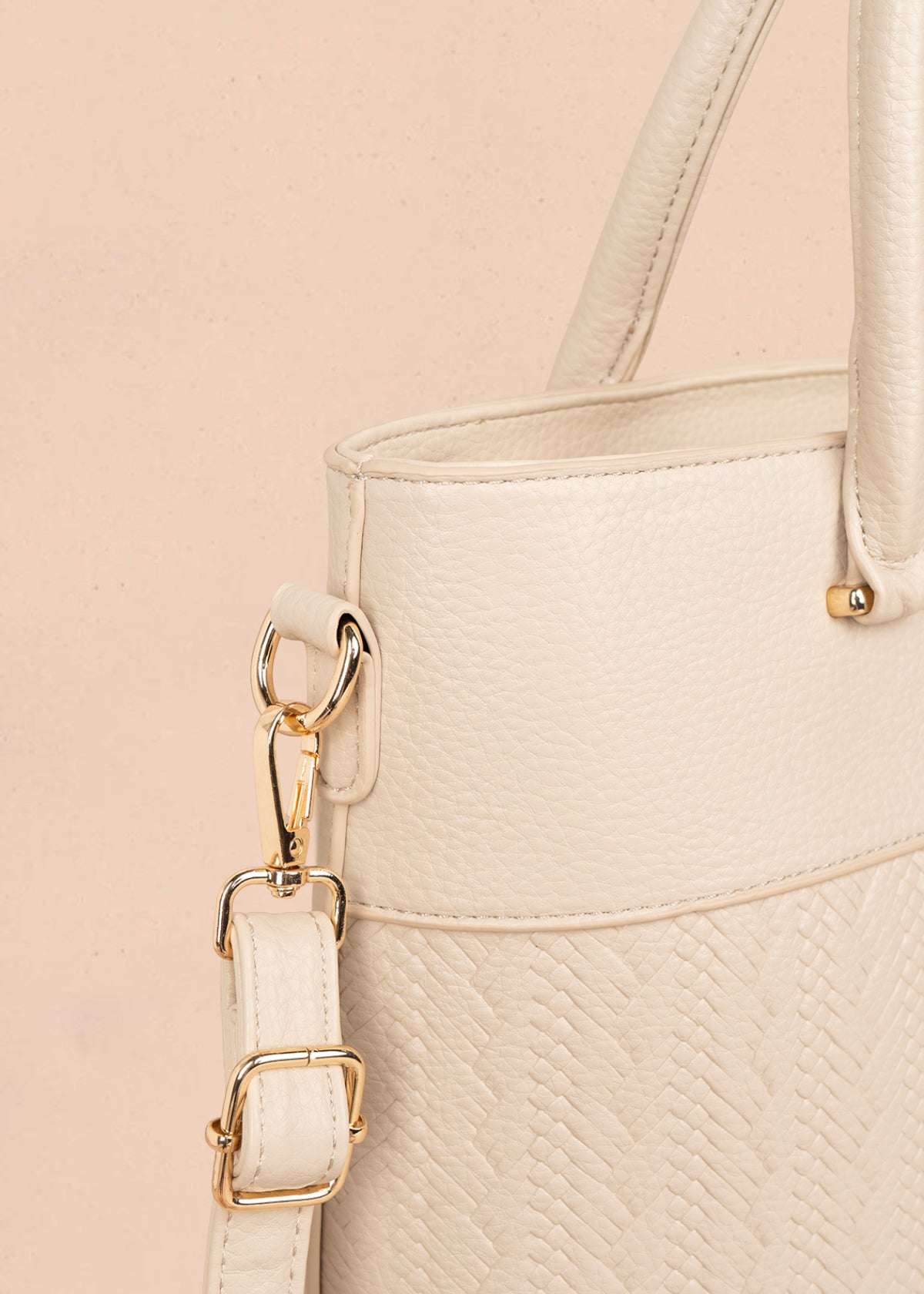 Bolso tipo shopping color beige con grabado tipo espiga 106289