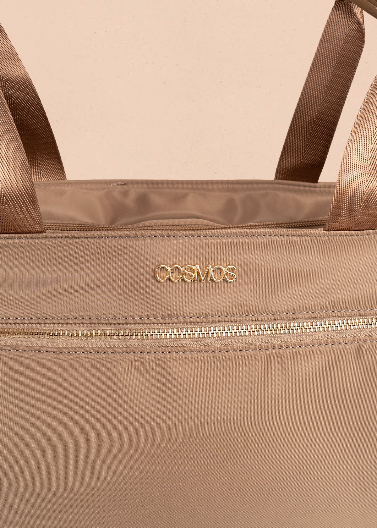 Bolso tipo shopping color café con bolsillo frontal 106290