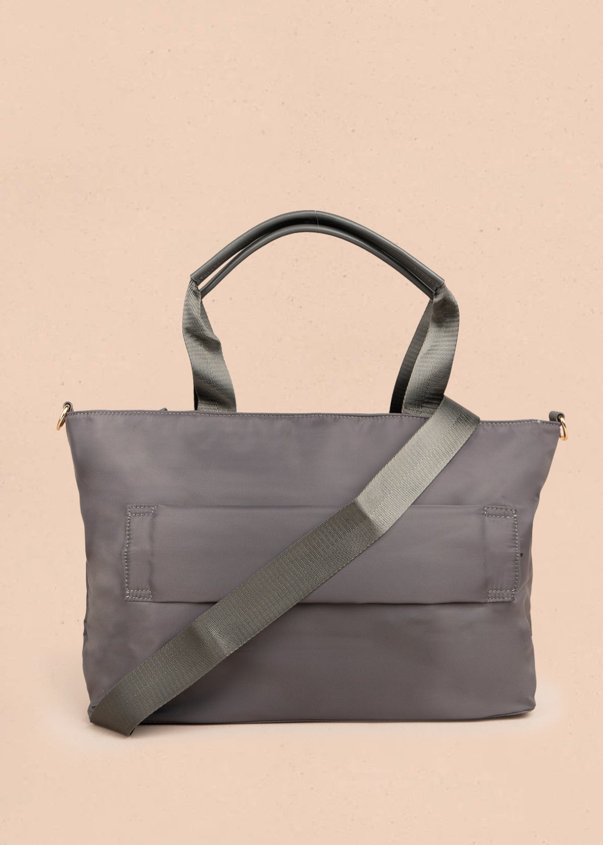 Bolso tipo shopping color gris con bolsillo frontal 106290