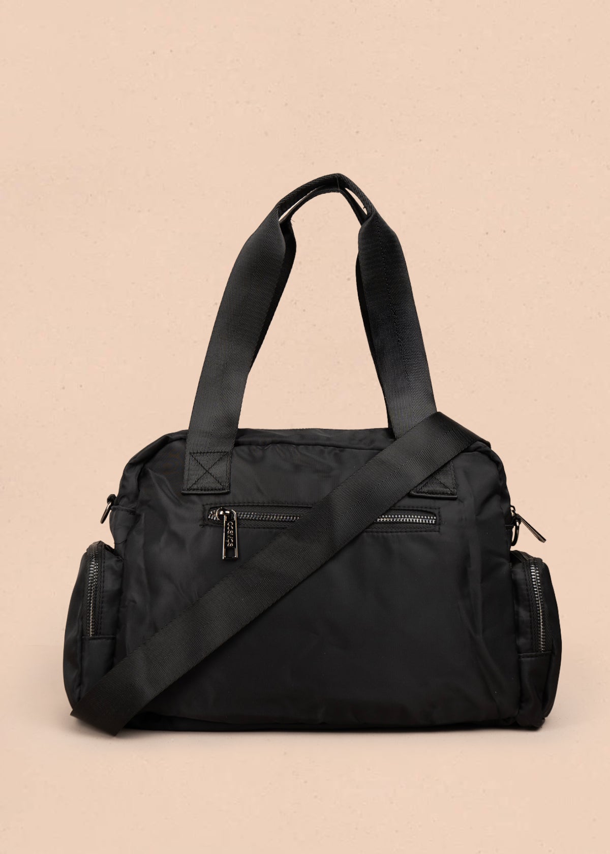 Bolso tipo cartera color negro con bolsillos frontales y laterales 106293