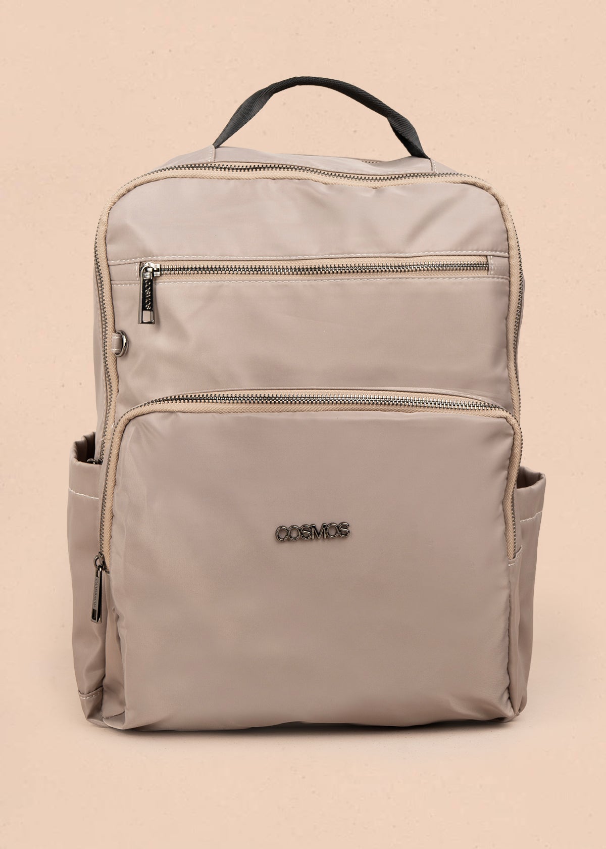 Morral color taupe en textil con bolsillos delanteros 106298