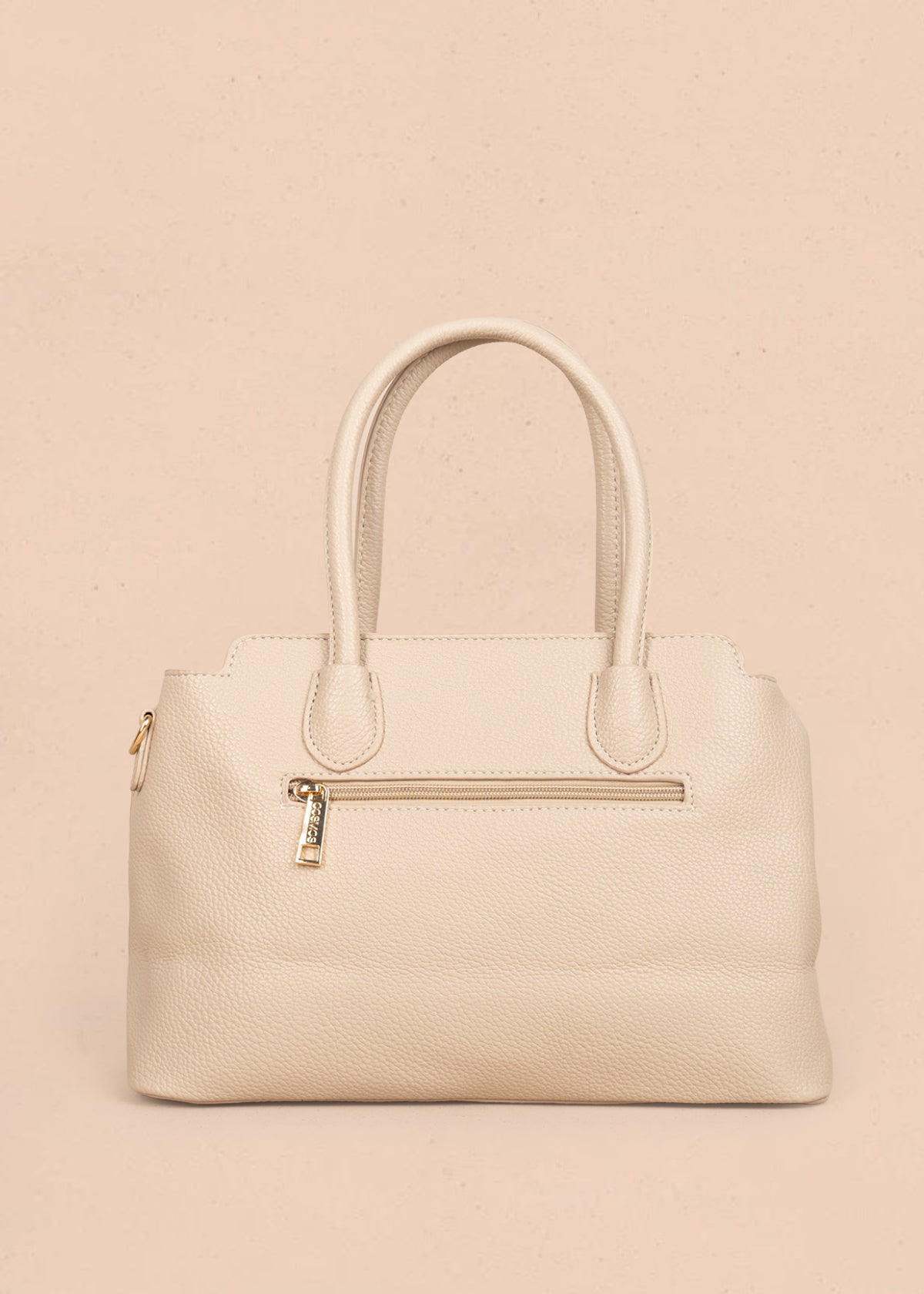 Bolso tipo cartera color beige con grabado de rombos 106300