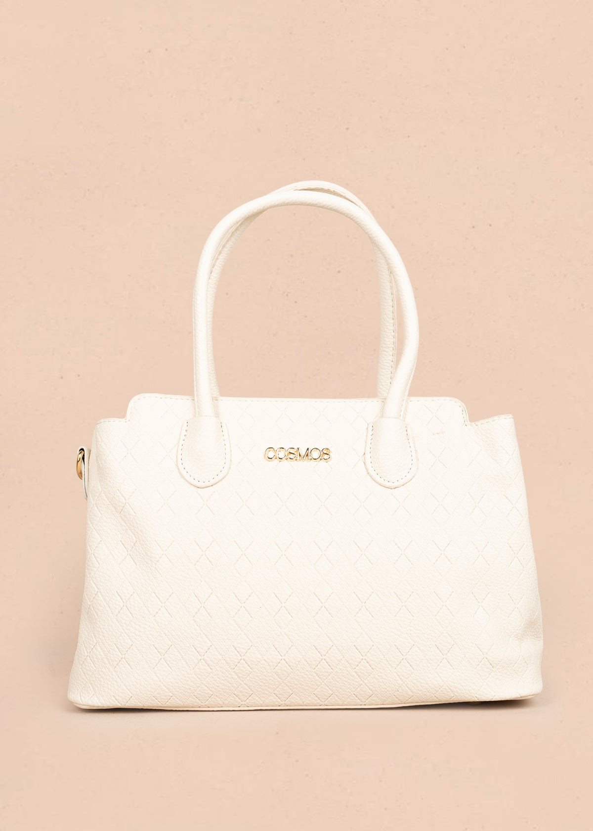 Bolso tipo cartera color crema con grabado de rombos 106300