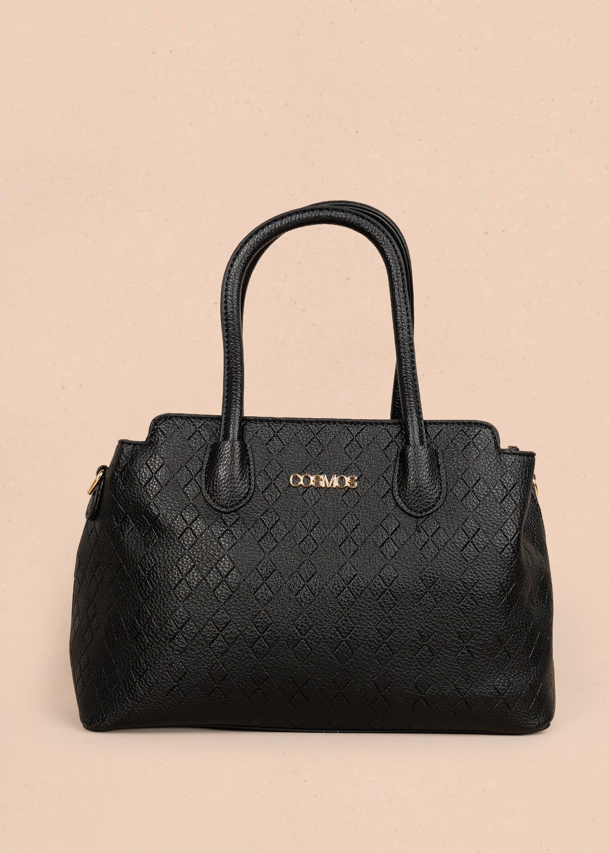 Bolso tipo cartera color negro con grabado de rombos 106300