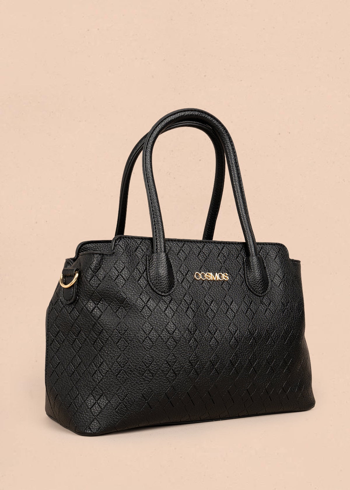 Bolso tipo cartera color negro con grabado de rombos 106300