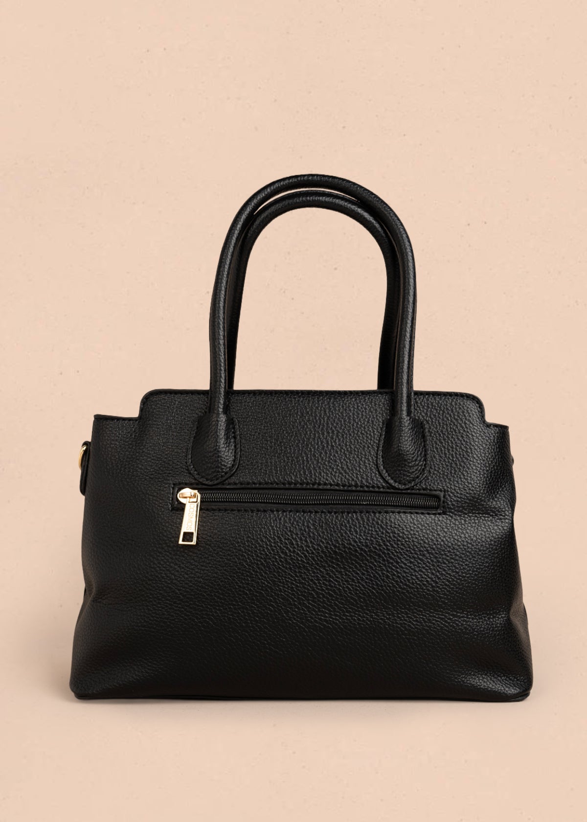 Bolso tipo cartera color negro con grabado de rombos 106300