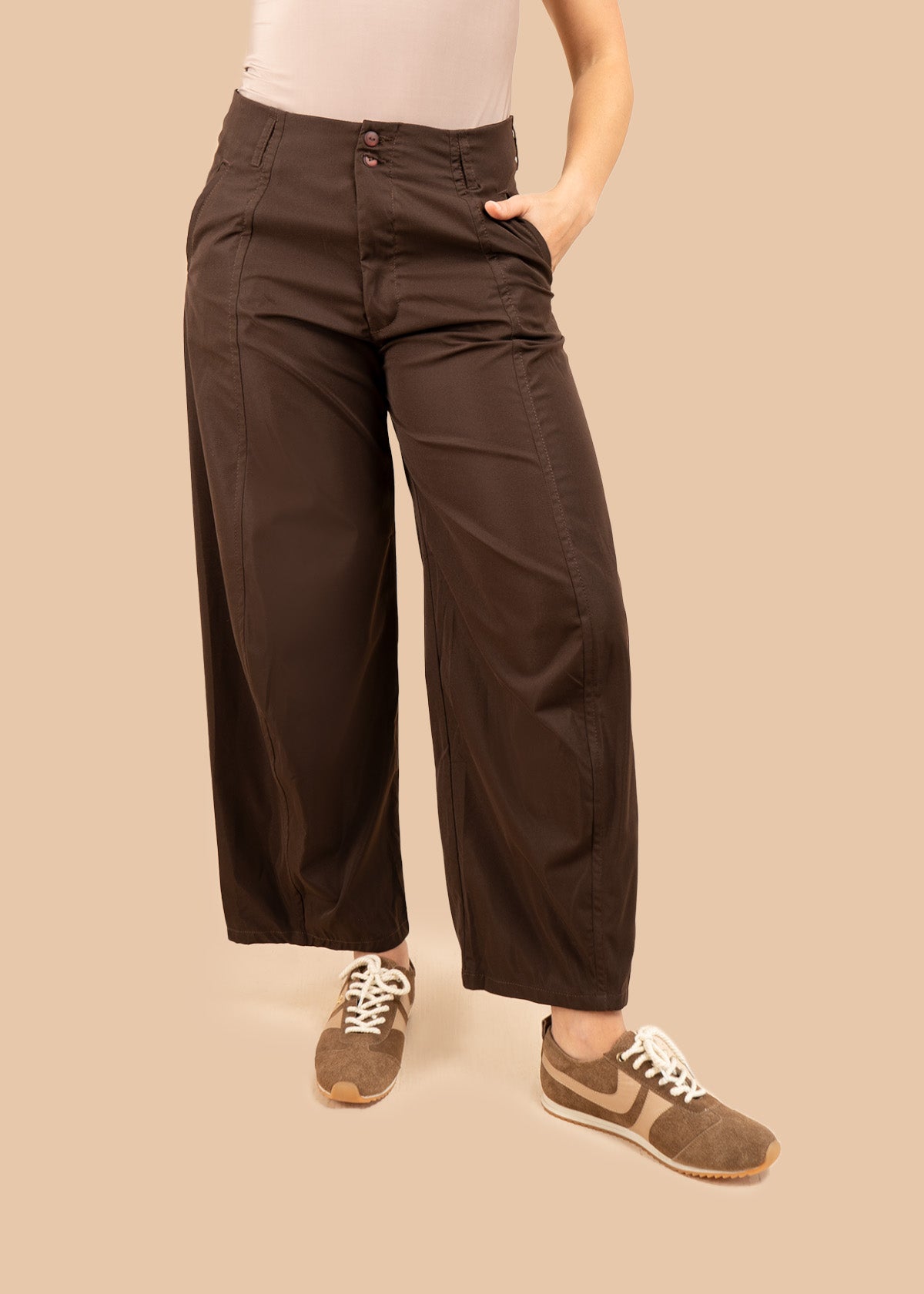 Pantalón color café bota ancha 106317