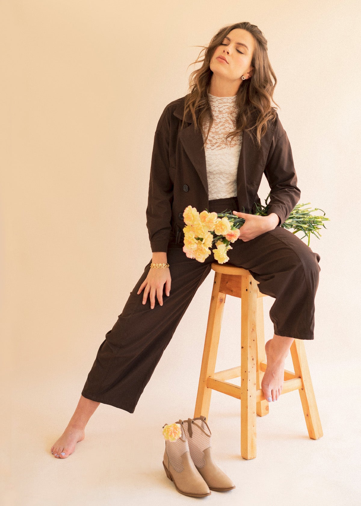 Pantalón color café bota ancha 106317