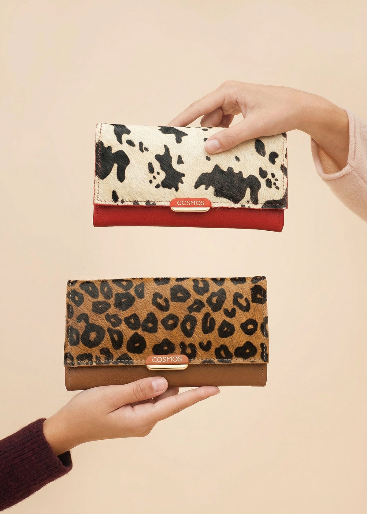 Billetera grande de cuero color rojo con solapa animal print 106319