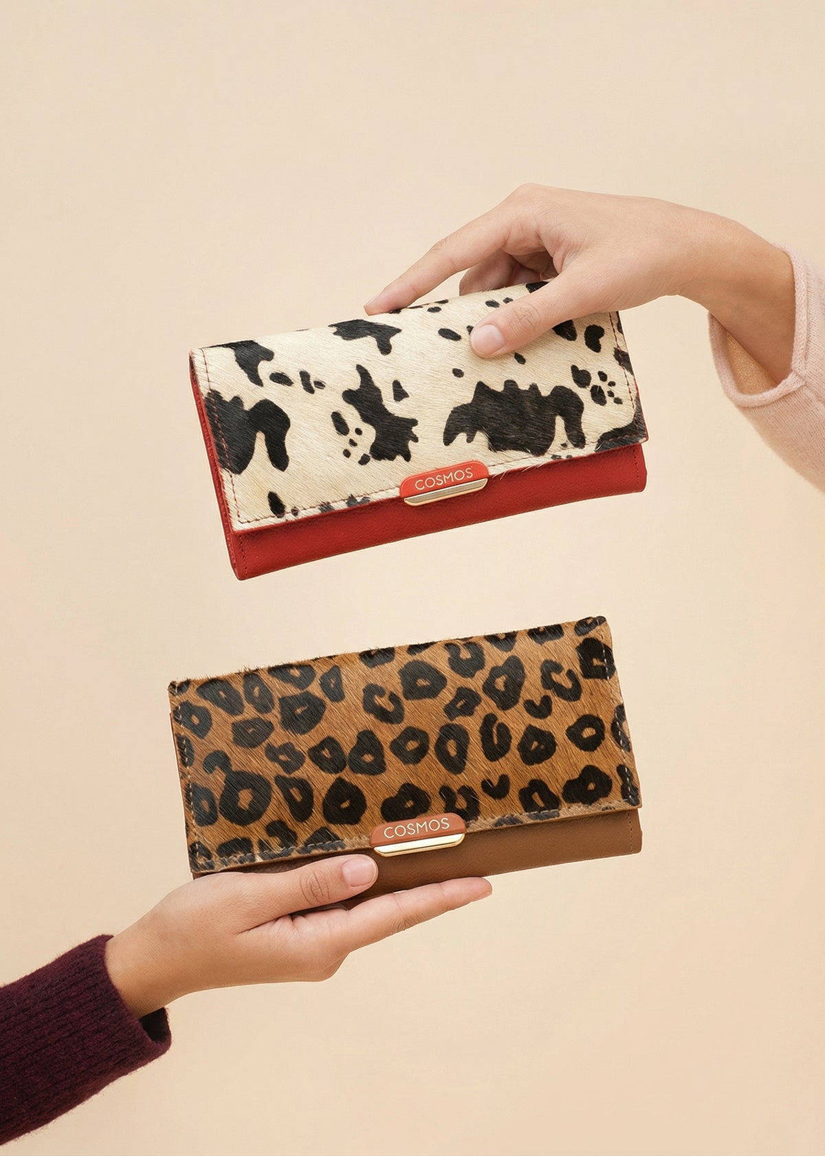 Billetera grande de cuero color tabaco con solapa animal print 106319