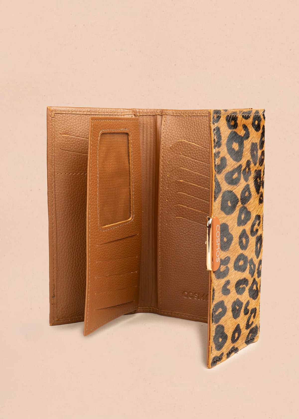 Billetera grande de cuero color tabaco con solapa animal print 106319