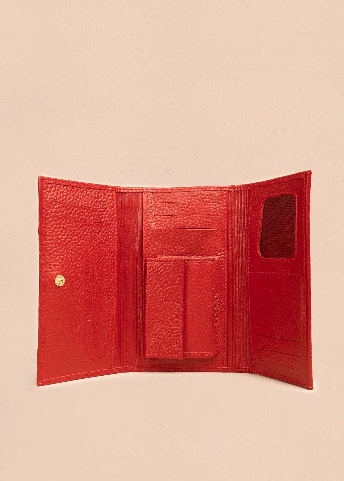 Billetera grande de cuero color rojo con textura grabada de reptil 106320