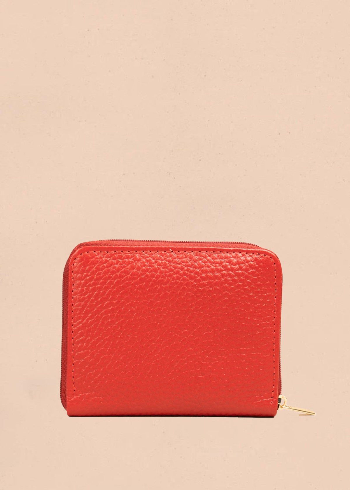 Billetera pequeña de cuero color rojo y solapa animal print 106322