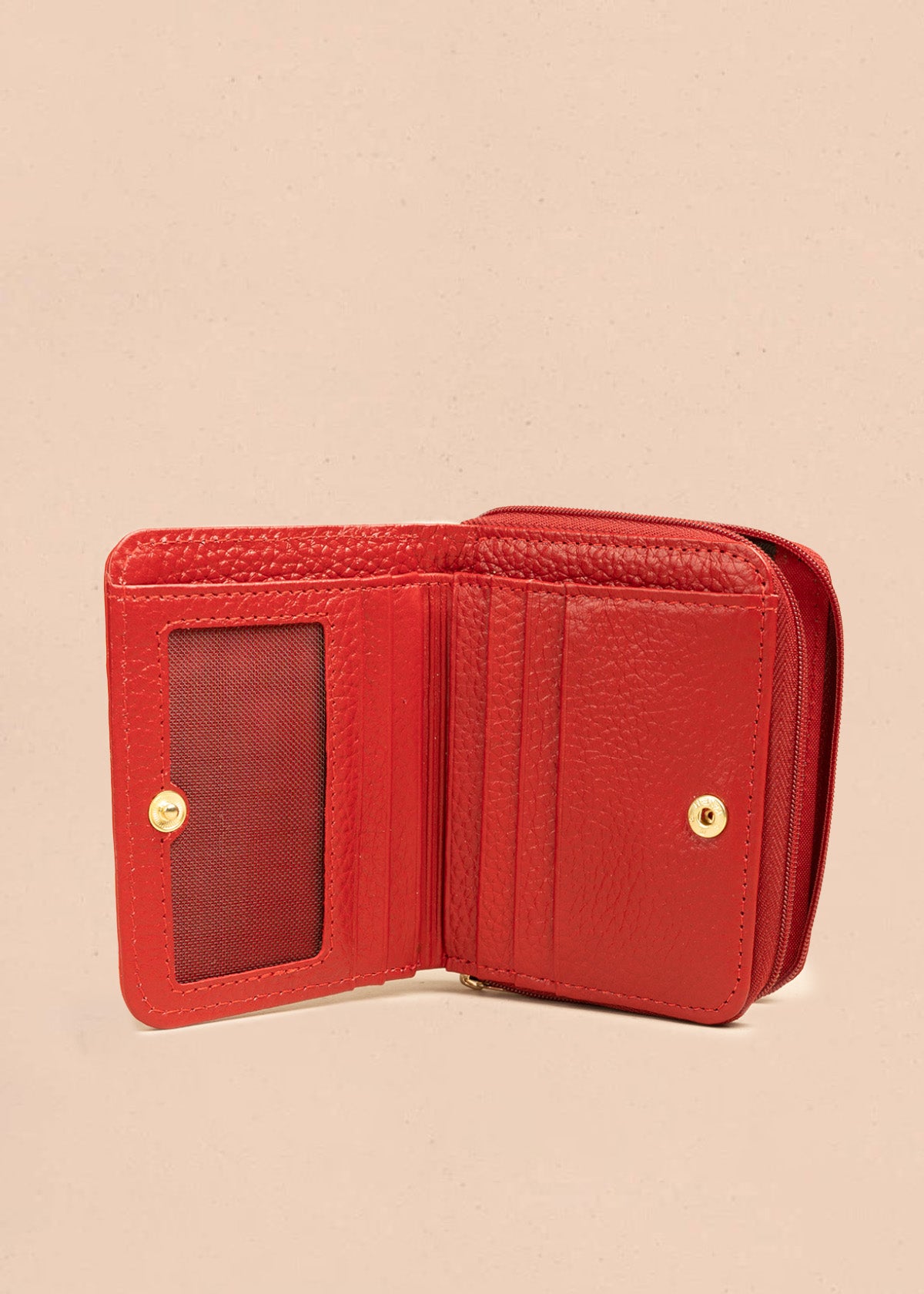 Billetera pequeña de cuero color rojo y solapa animal print 106322