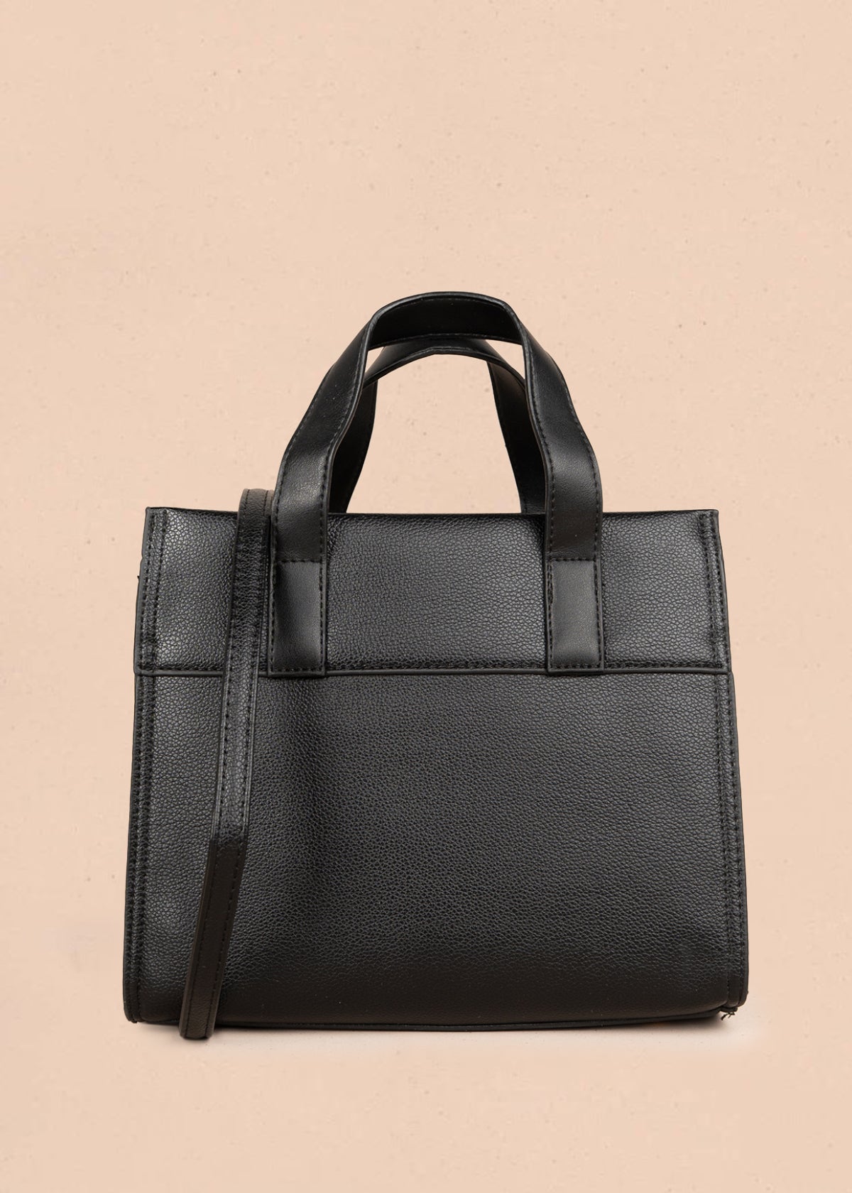 Bolso tipo cartera color negro 106323