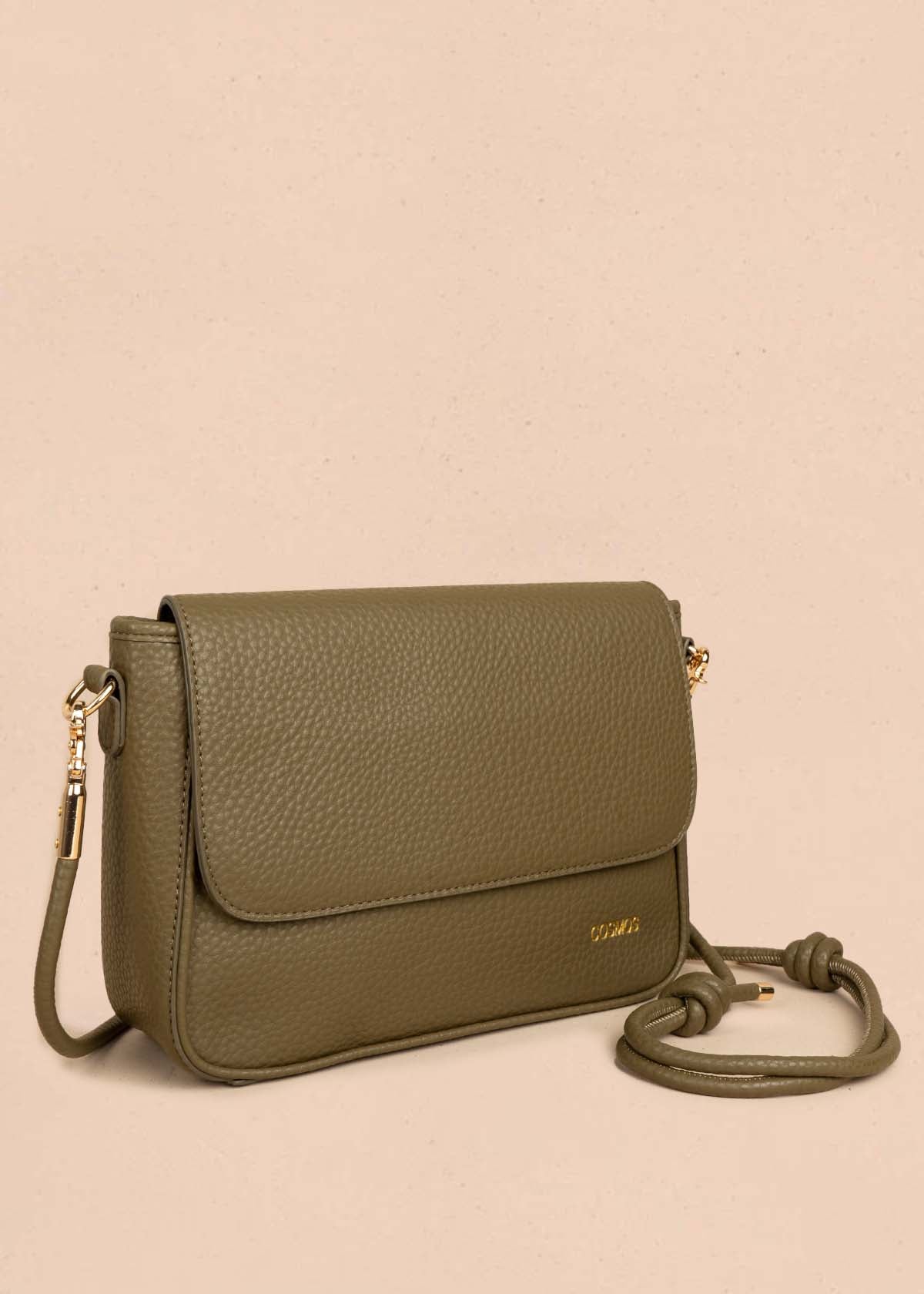 Bolso manos libres color verde texturizado 106325