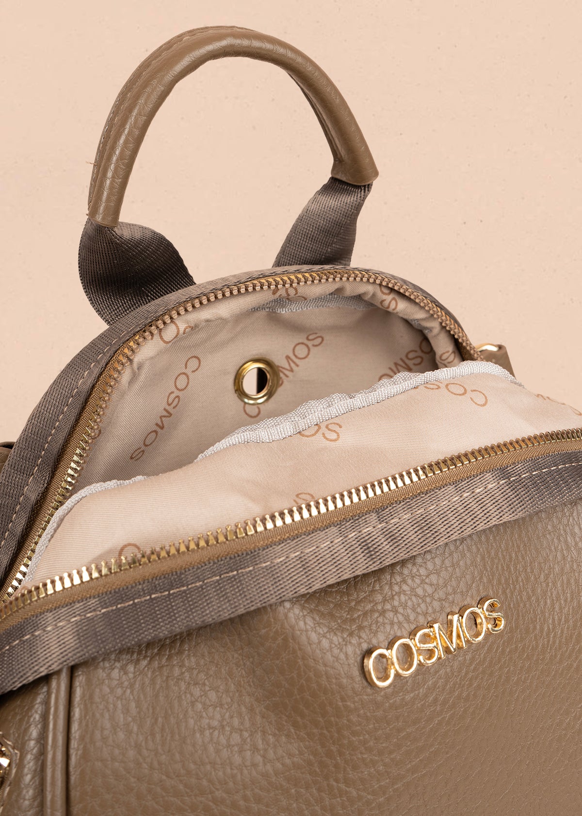 Morral en color chocolate con detalle de llavero 106326