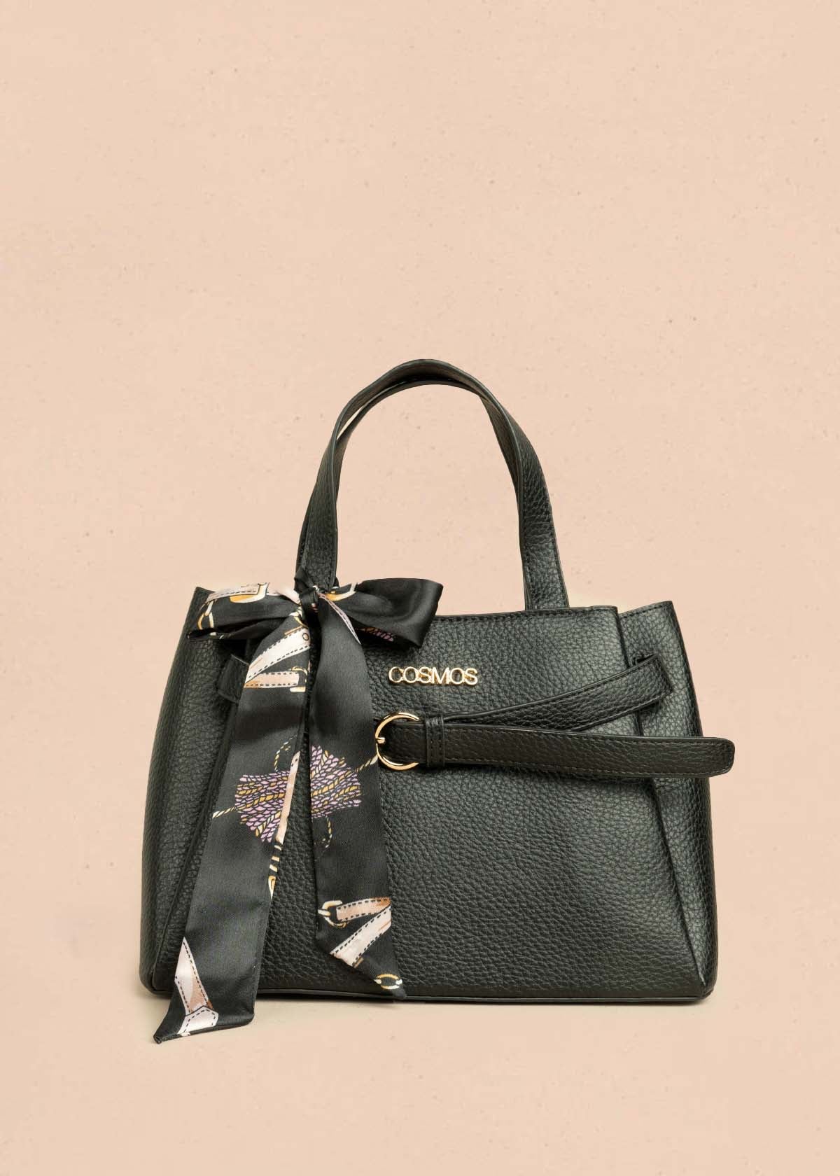 Cartera color negro con aplique tipo cinturón y pañoleta 106327