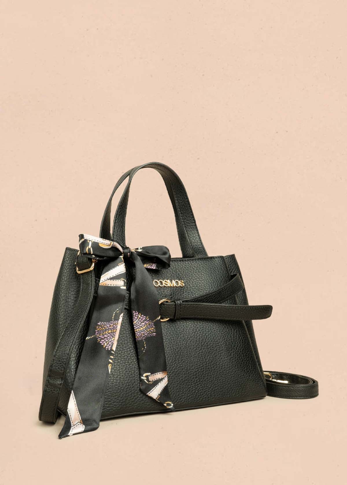 Cartera color negro con aplique tipo cinturón y pañoleta 106327