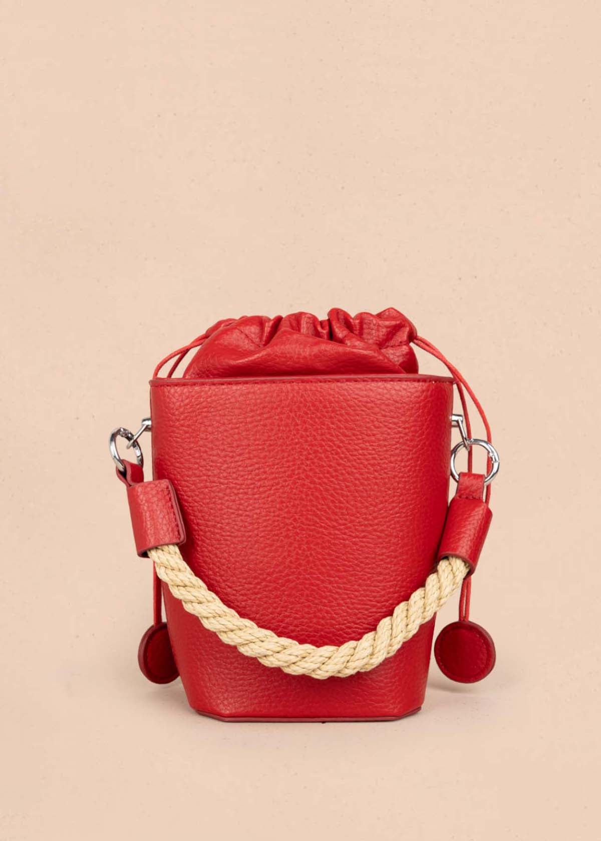 Bolso manos libres color rojo con cierre cordón 106328