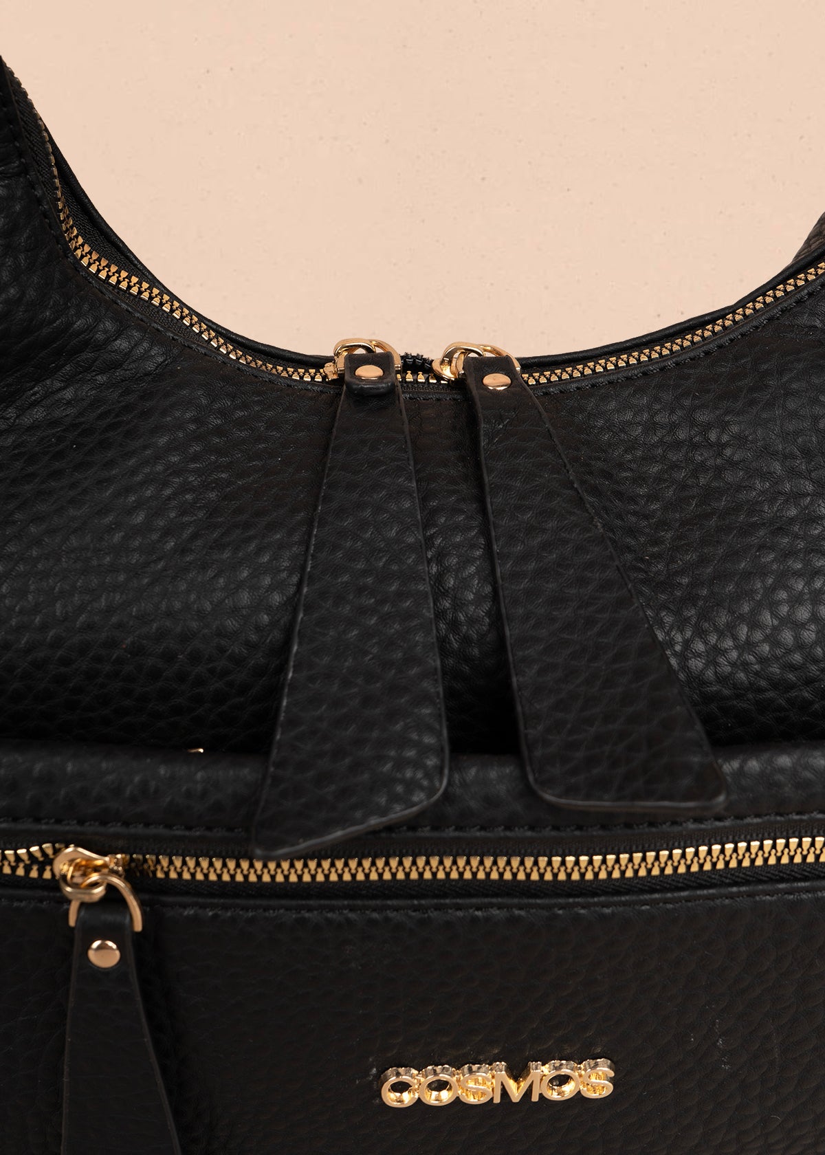 Bolso tipo shopping color negro silueta hobo 106330