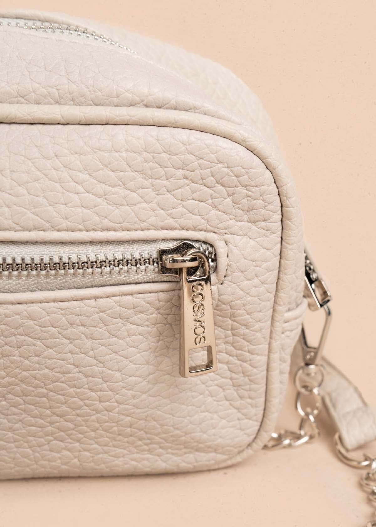 Bolso manos libres color beige con taches frontales 106333