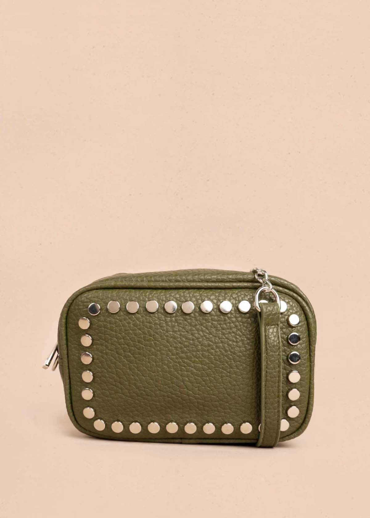 Bolso manos libres color verde con taches frontales 106333