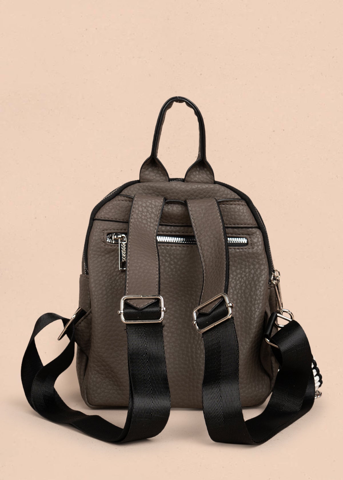 Morral color café con cadena lateral 106334