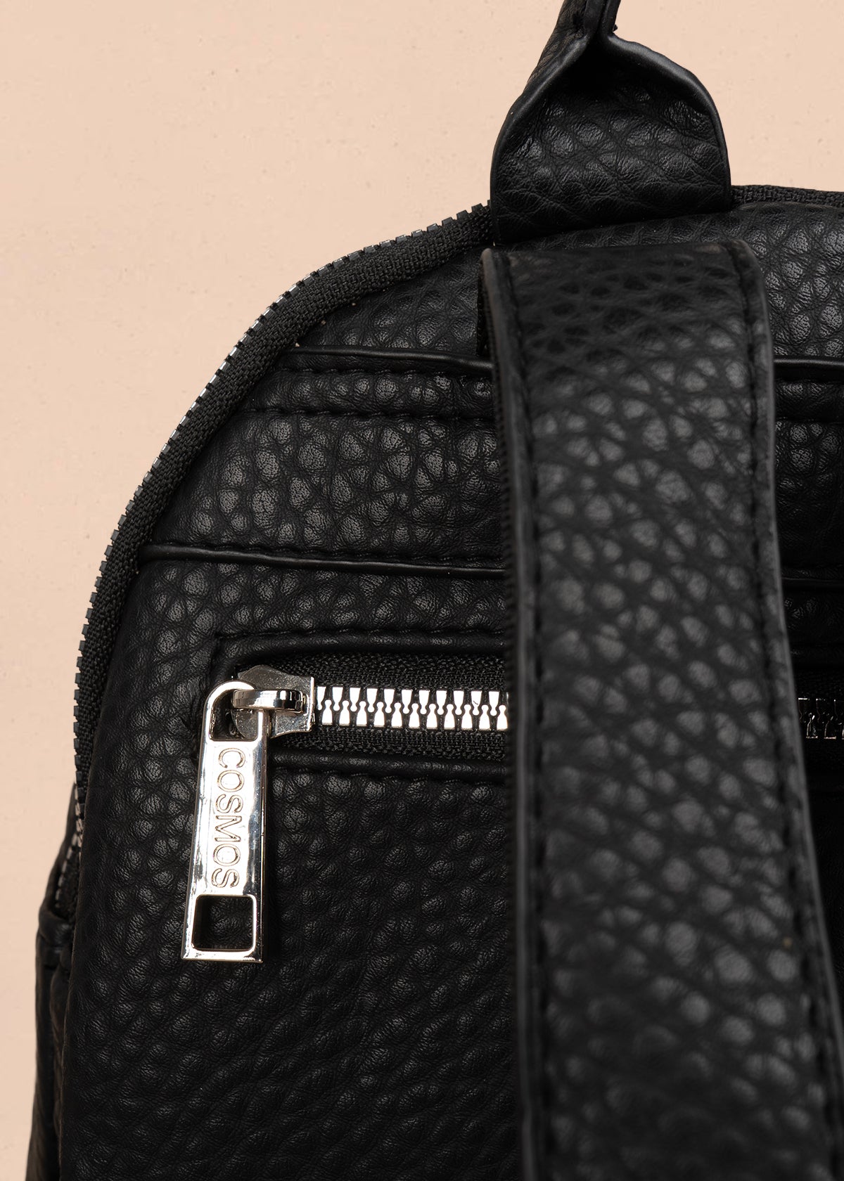 Morral color negro con cadena lateral 106334